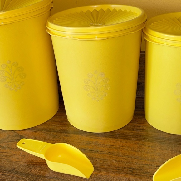 Tupperware vintage  Yellow Storage Container Set - Picture 3 of 7